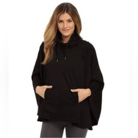 Ugg Charlynne women’s poncho in black XS/S - Picture 8 of 8